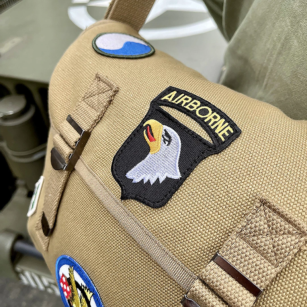 Katoenen pukkel met WWII emblemen - Afbeelding 7